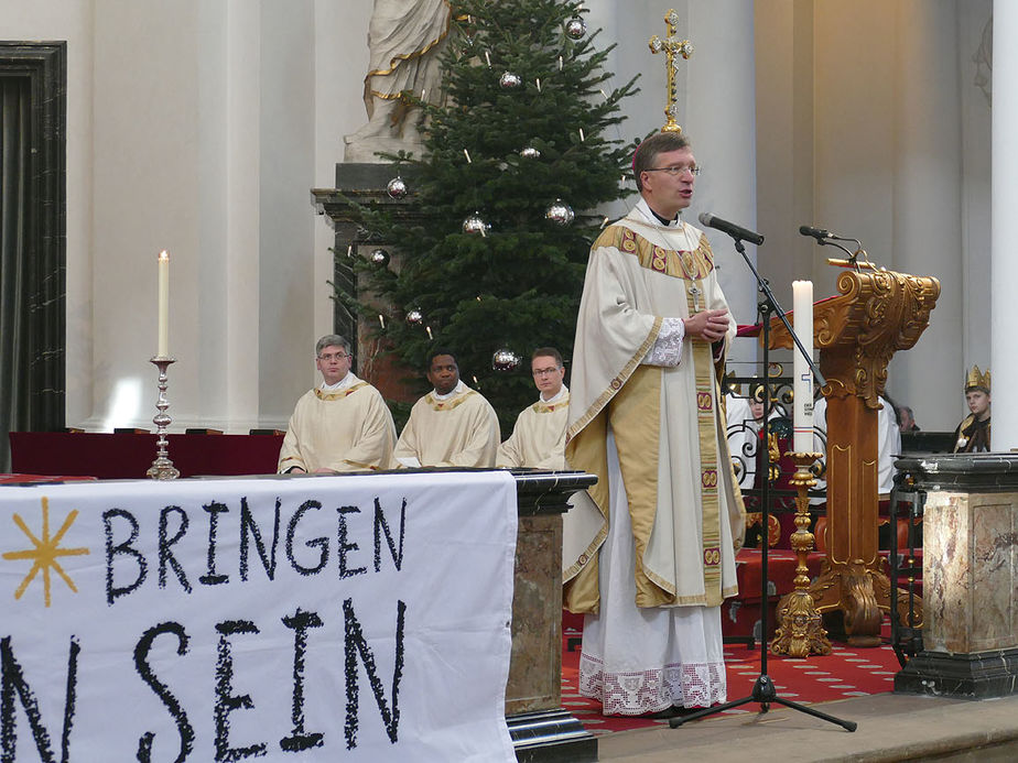 Aussendung der Sternsinger im Hohen Dom zu Fulda (Foto: Karl-Franz Thiede)